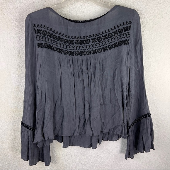 AMERICAN EAGLE OUTFITTERS Blue Cropped Smocked Embroidered top W/tie. Small - Picture 5 of 7